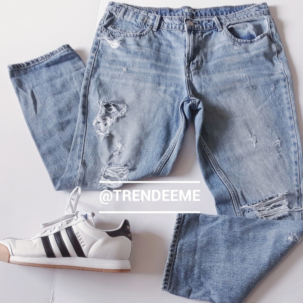 Distressed boyfriend jeans